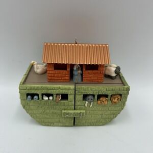 2003 HALLMARK‎ ORNAMENT "NOAH'S ARK"